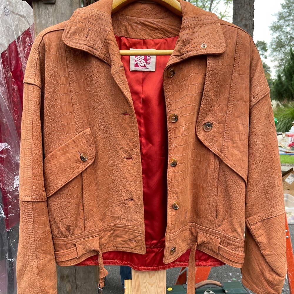 Suede bomber